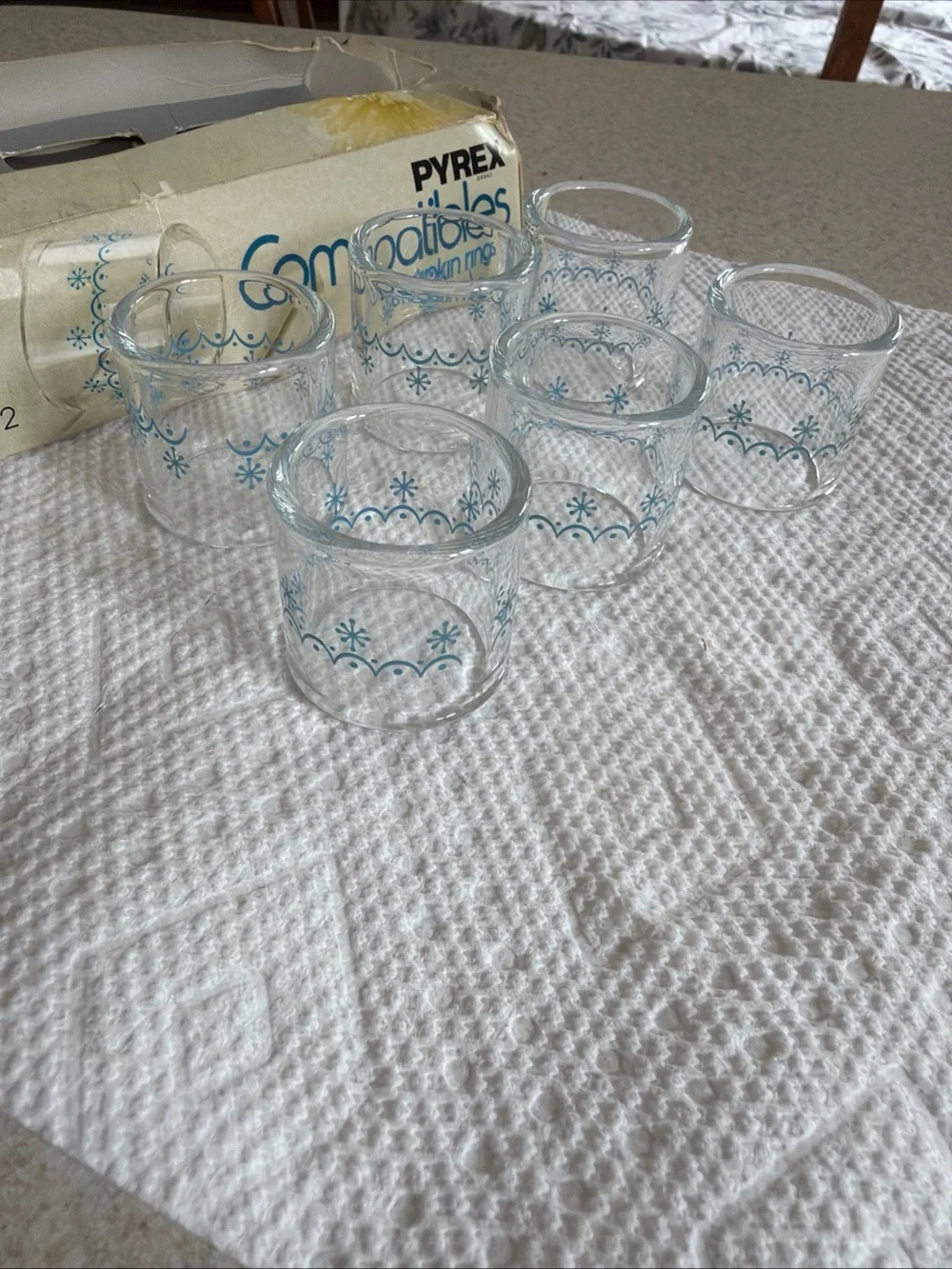 Pyrex set six